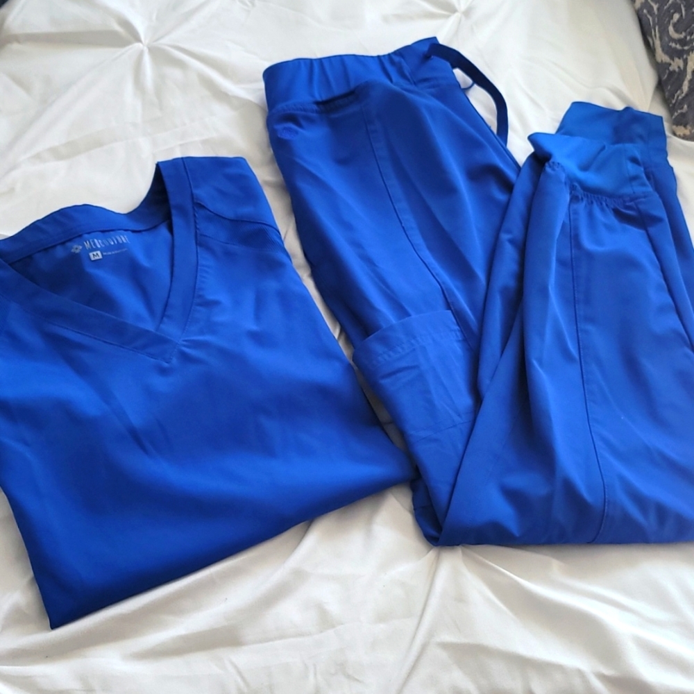 Med Couture Peaches Jogger Scrub Set